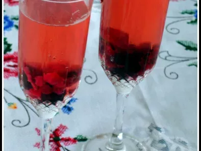 Sangria de Champanhe e Frutos Vermelhos
