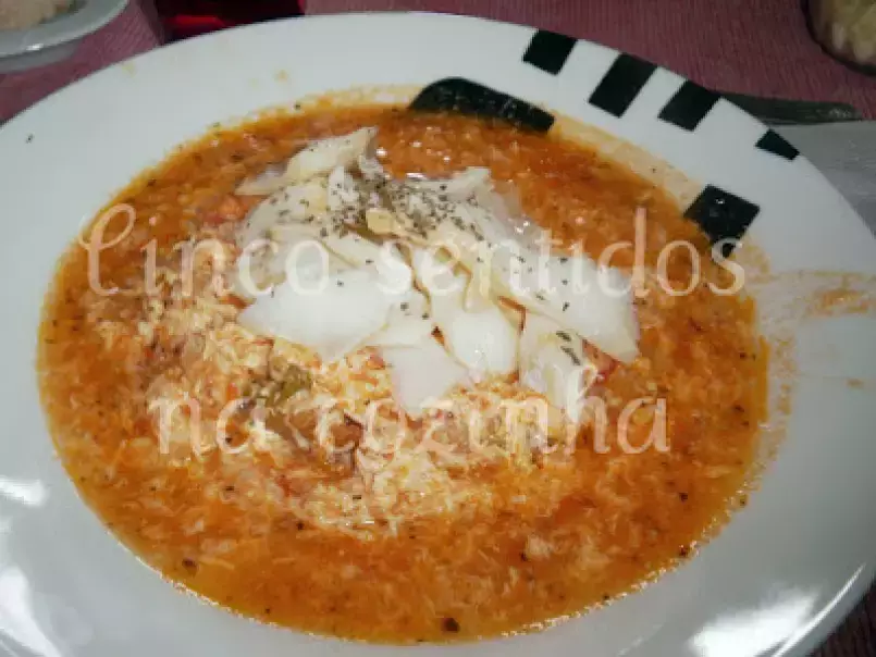 Sopa de tomate com bacalhau e farripas de ovos - foto 3