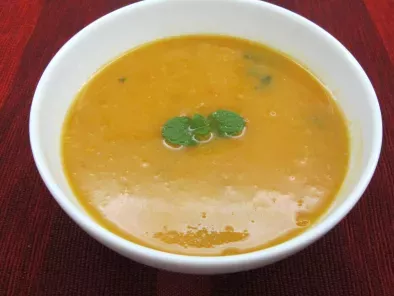 Sopa de tomate com feijão branco