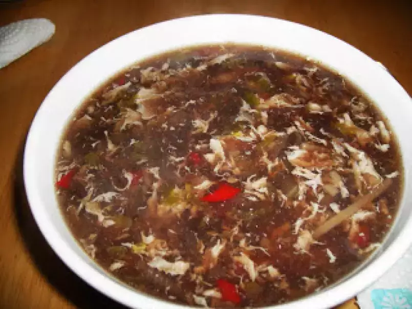 Sopa Oriental de Couve Roxa e Ovo com Macarrao Chines