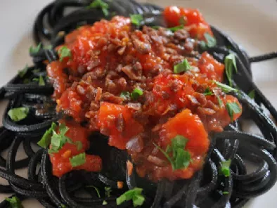 Spaghetti al nero de seppia com bottarga granulada - foto 2