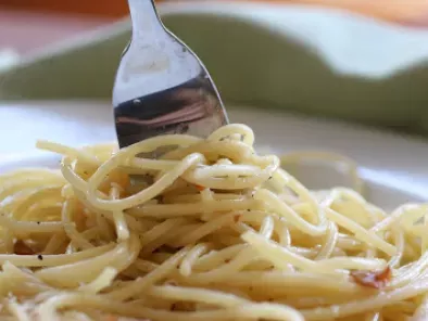 Spaghetti ao Aglio i Olio - Espaguete ao Alho e Óleo - foto 3