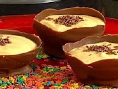 Tacinhas de Chocolate com Mousse de Maracujá (lacto)