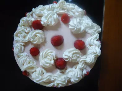 Torta cheesecake de morango com chantily - foto 2