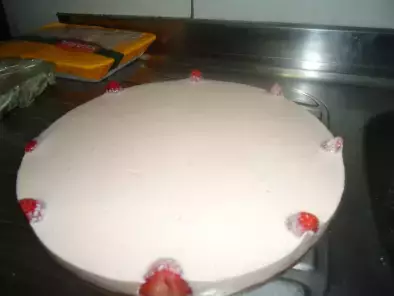 Torta cheesecake de morango com chantily - foto 9