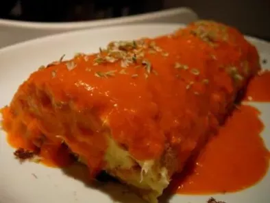 Torta de bacalhau com molho de tomate