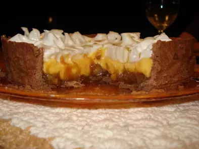 Torta de Massa de Chocolate, Banana Caramelada, Creme de Baunilha e Merengue - foto 2