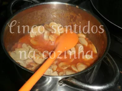 Tranches de pescada em molho de tomate, cogumelos e azeitonas - foto 6