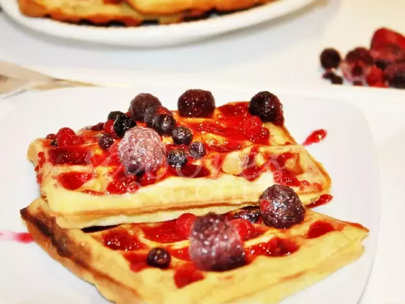 Waffle com geleia de framboesa e Frutos Silvestres. - foto 2