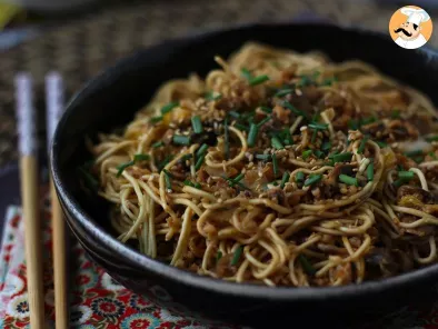 Wok de macarrão chinês, legumes e proteína de soja - foto 2
