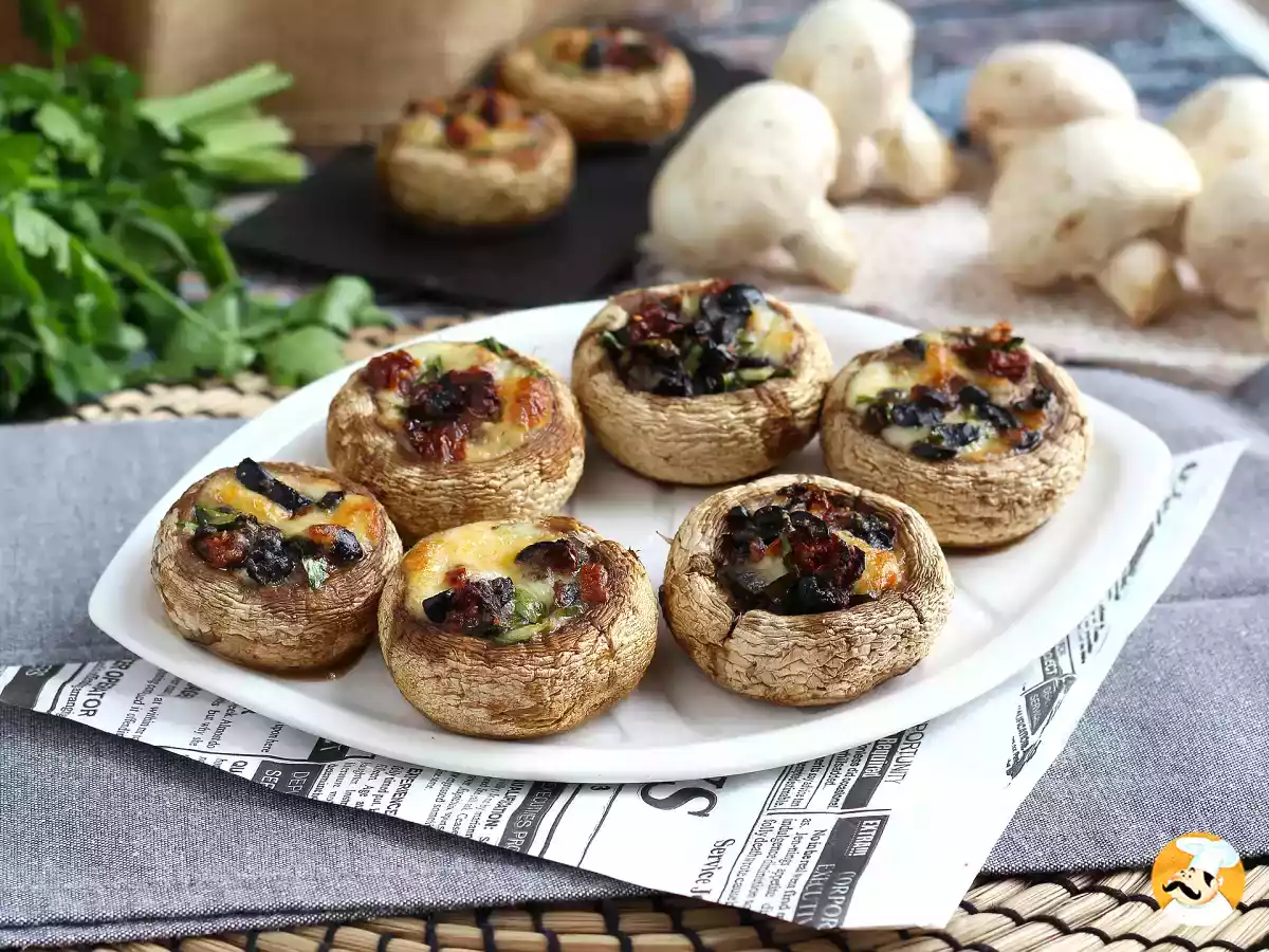 7. Cogumelos champignon com mussarela, azeitonas e tomates secos