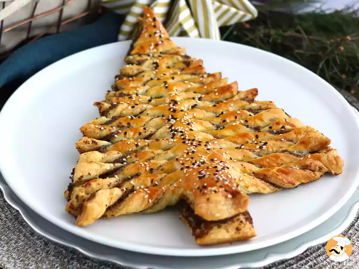 3. Pinheiro folhado recheado com tapenade (pasta de azeitona preta)