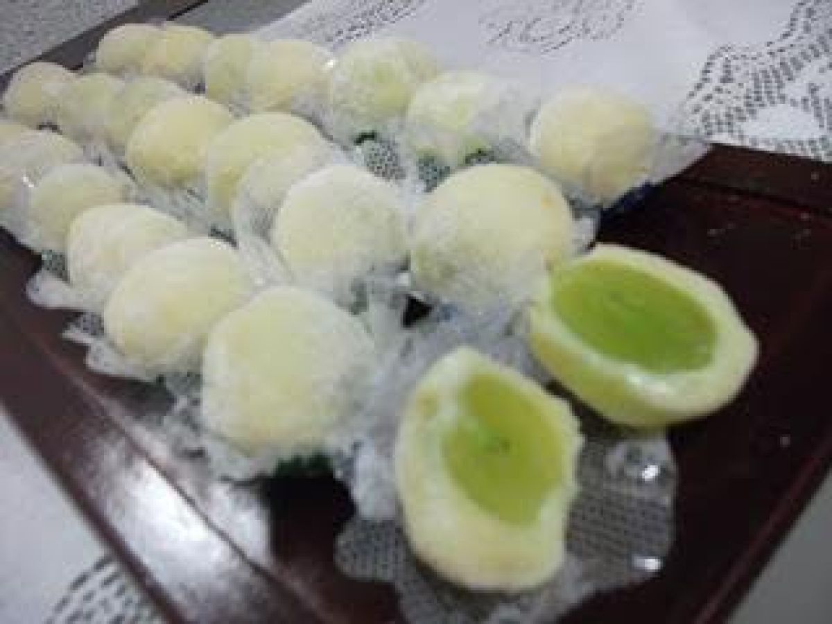 3. Brigadeiro recheado com frutas