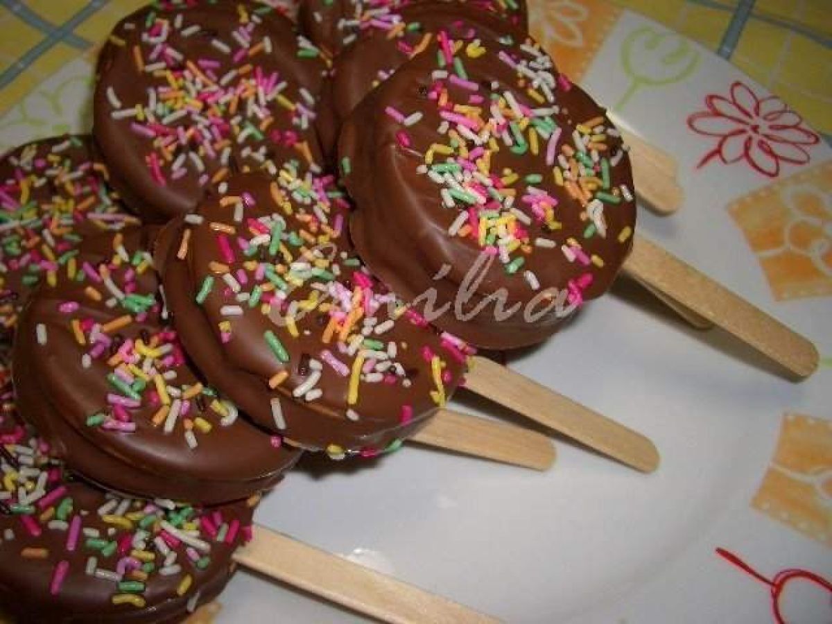 6. Pirulitos de Brigadeiro