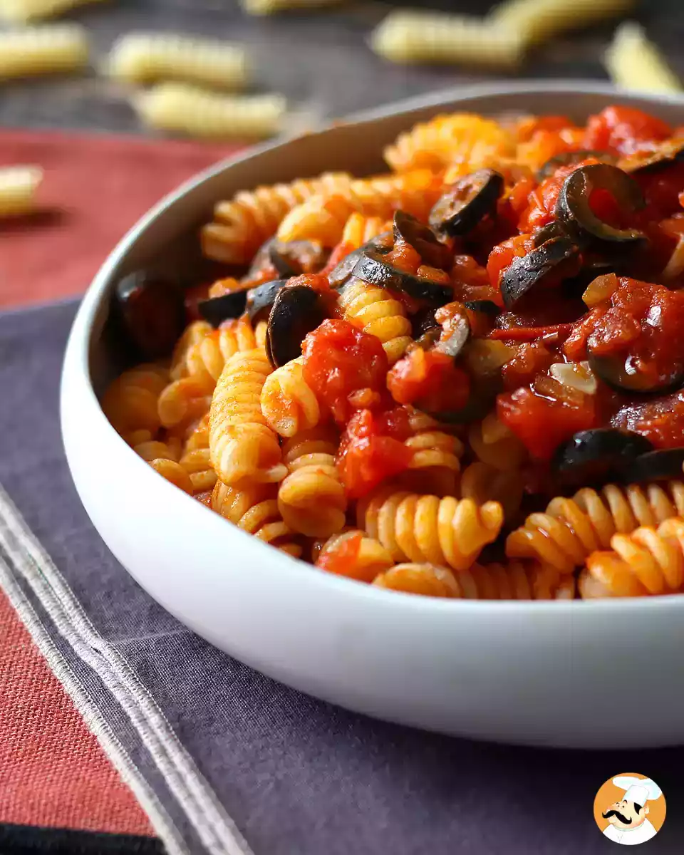 7. Fusilli com molho de azeitona preta