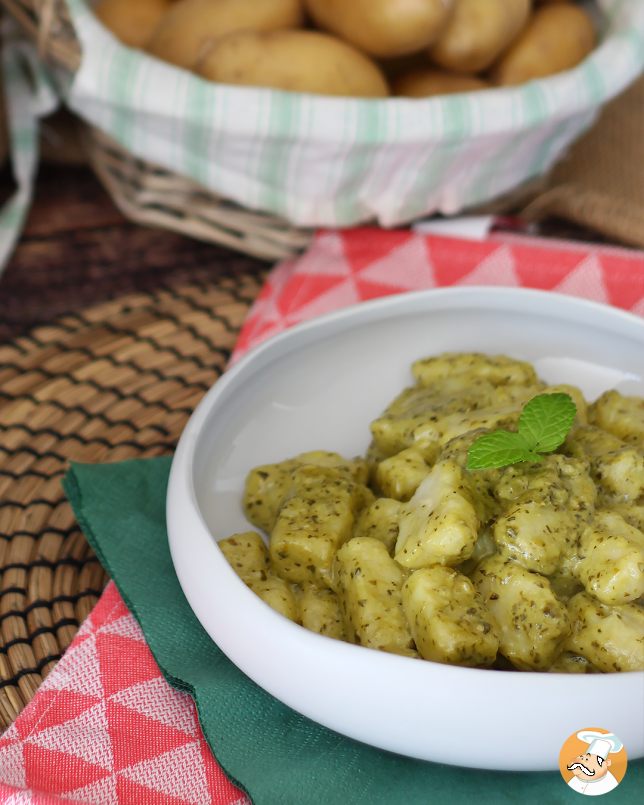 Nhoque de batata caseiro com molho pesto