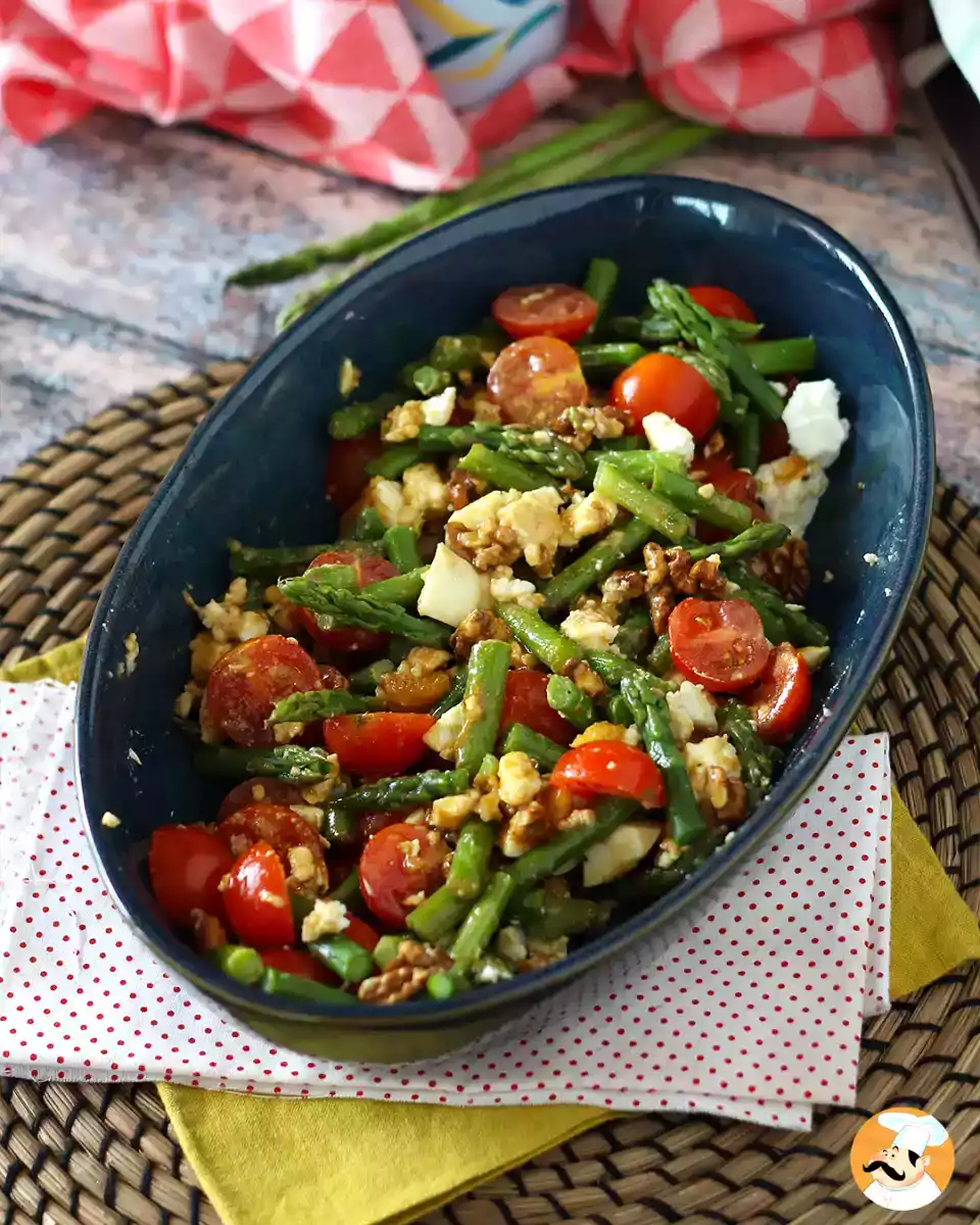 3. Salada de aspargos, queijo feta e nozes