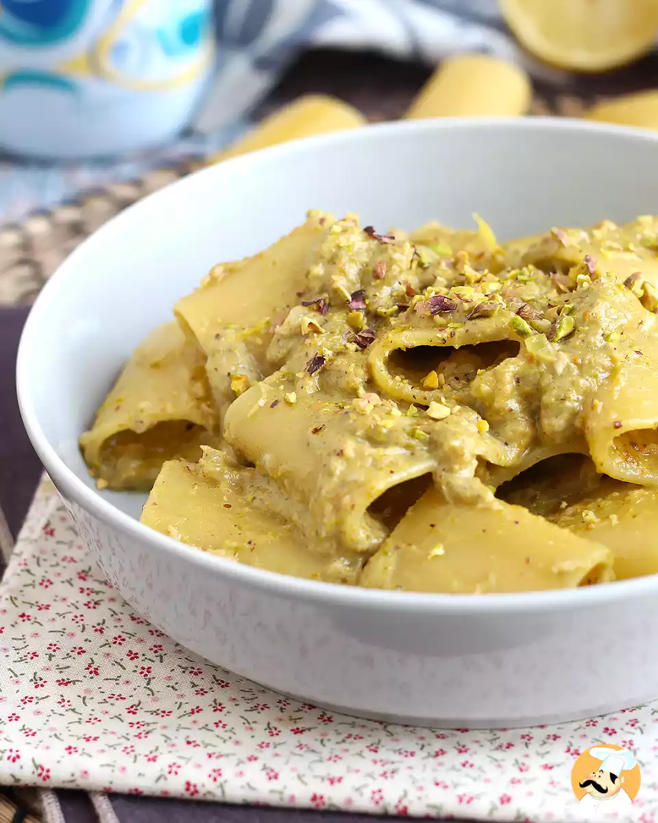 6. Paccheri com atum, pistache e limão