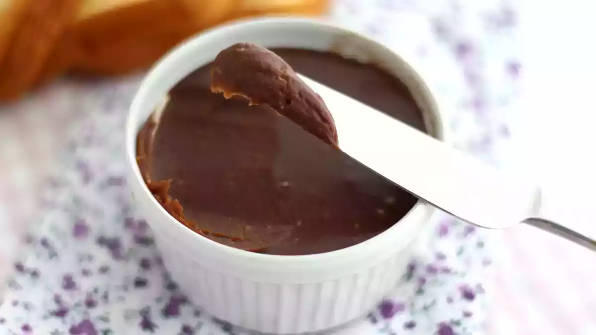 Não esqueça de preparar o creme de chocolate e avelã (Nutella)