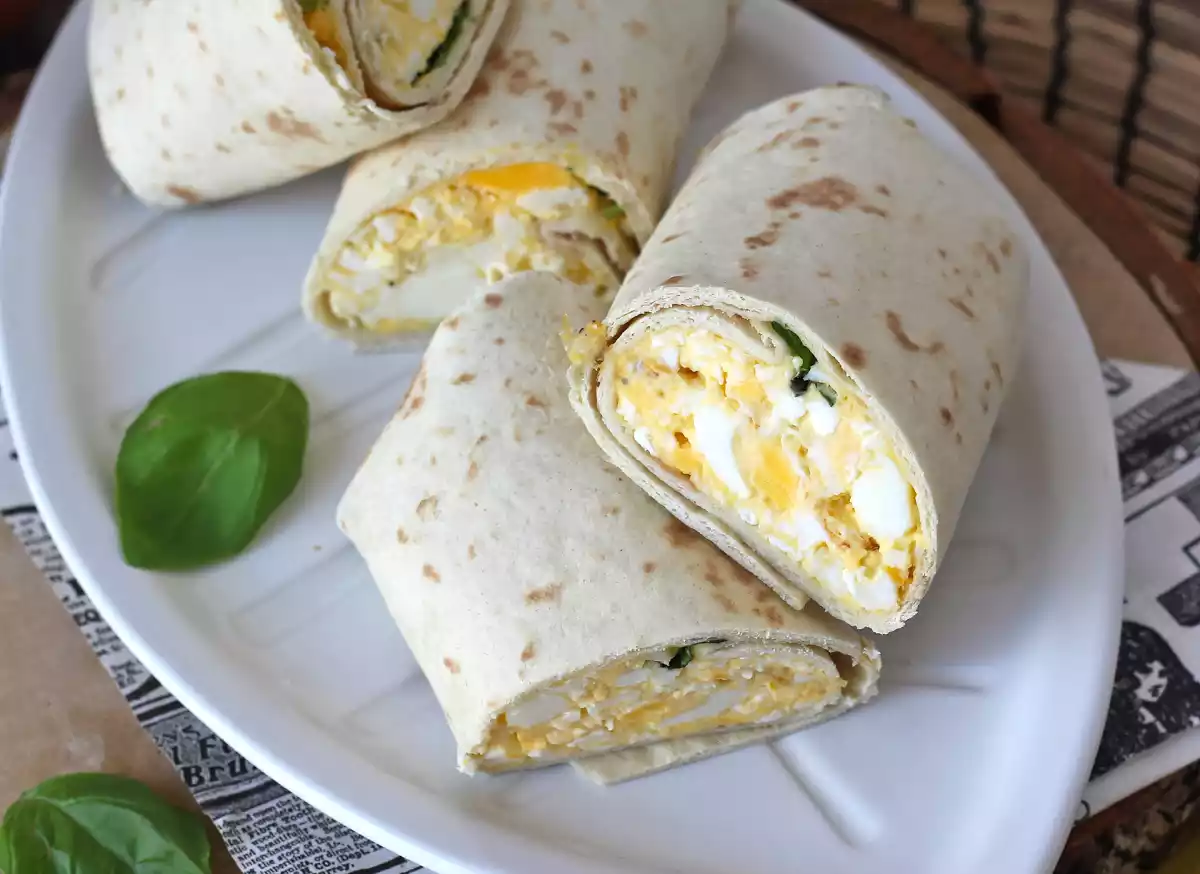 2. Wrap de ovo mole e queijo feta