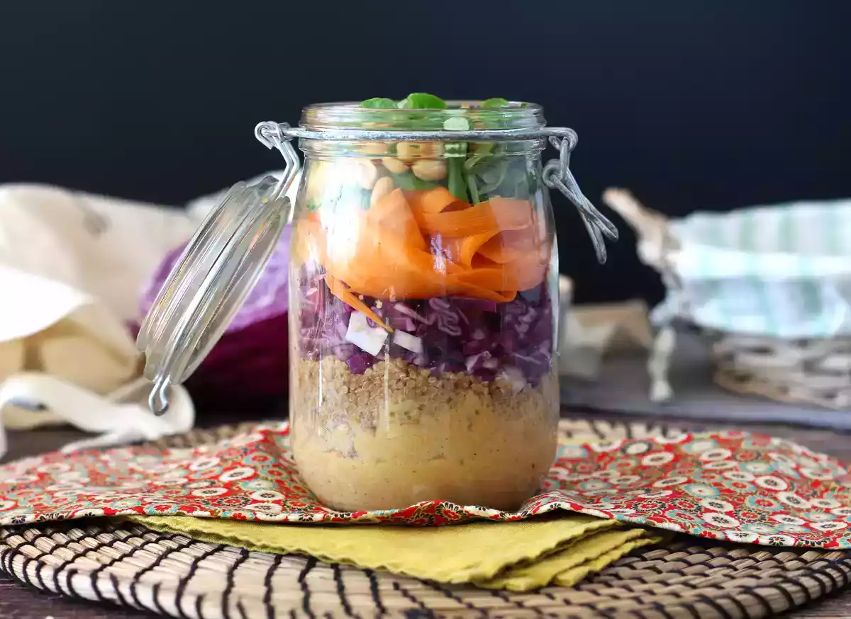 6. Salada em pote vegetariana