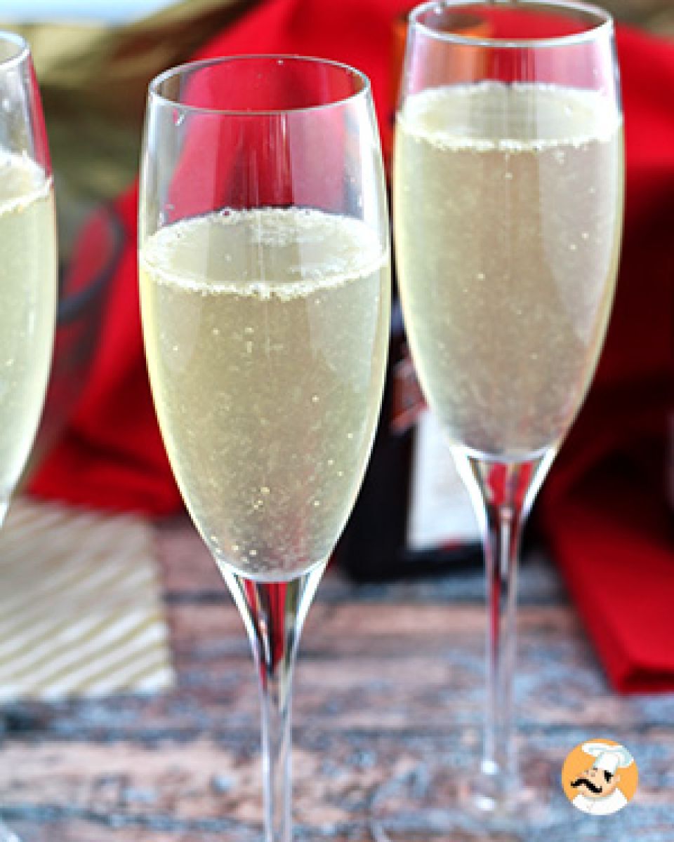 Coquetel champagne com licor laranja: