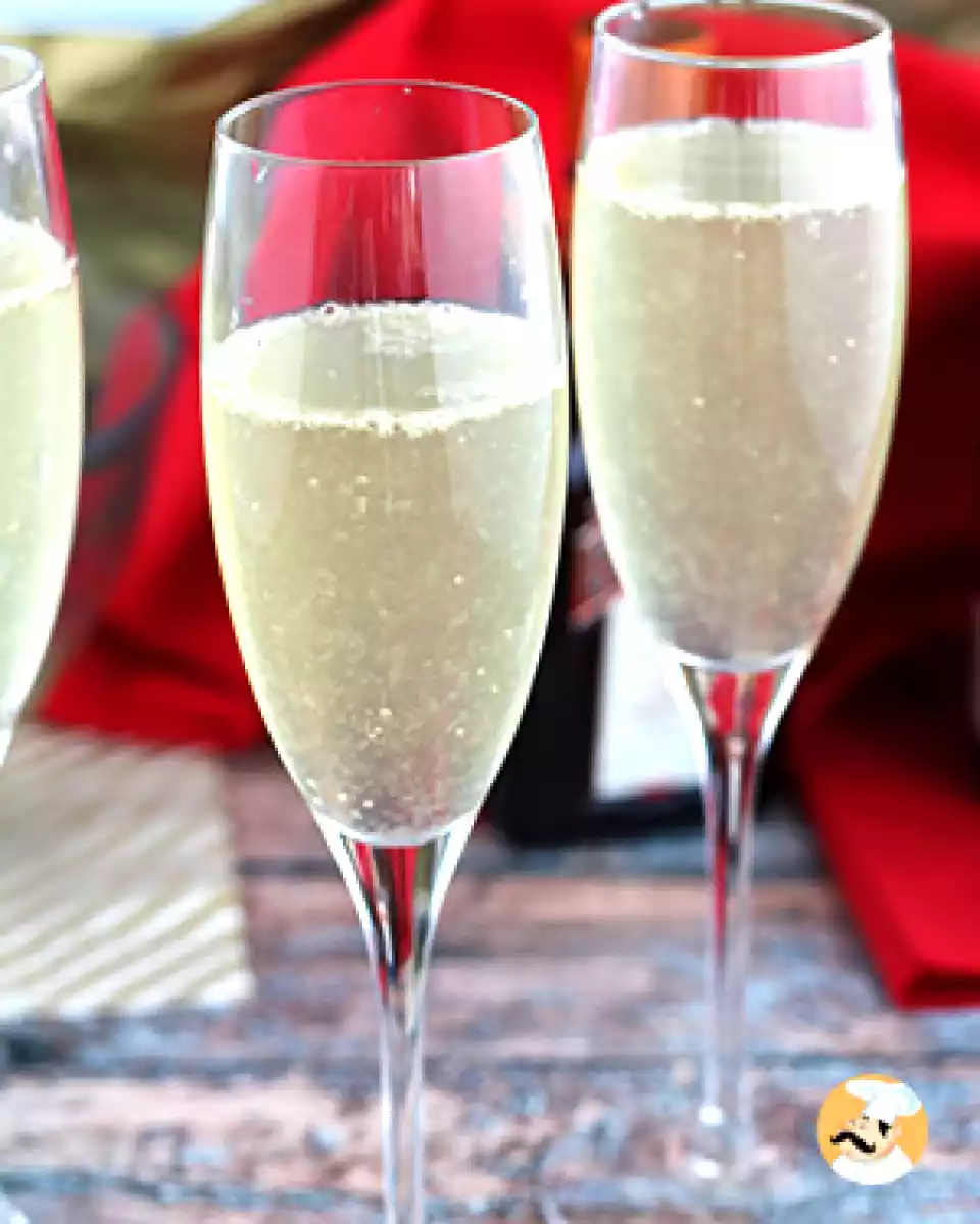 Coquetel champagne com licor laranja: