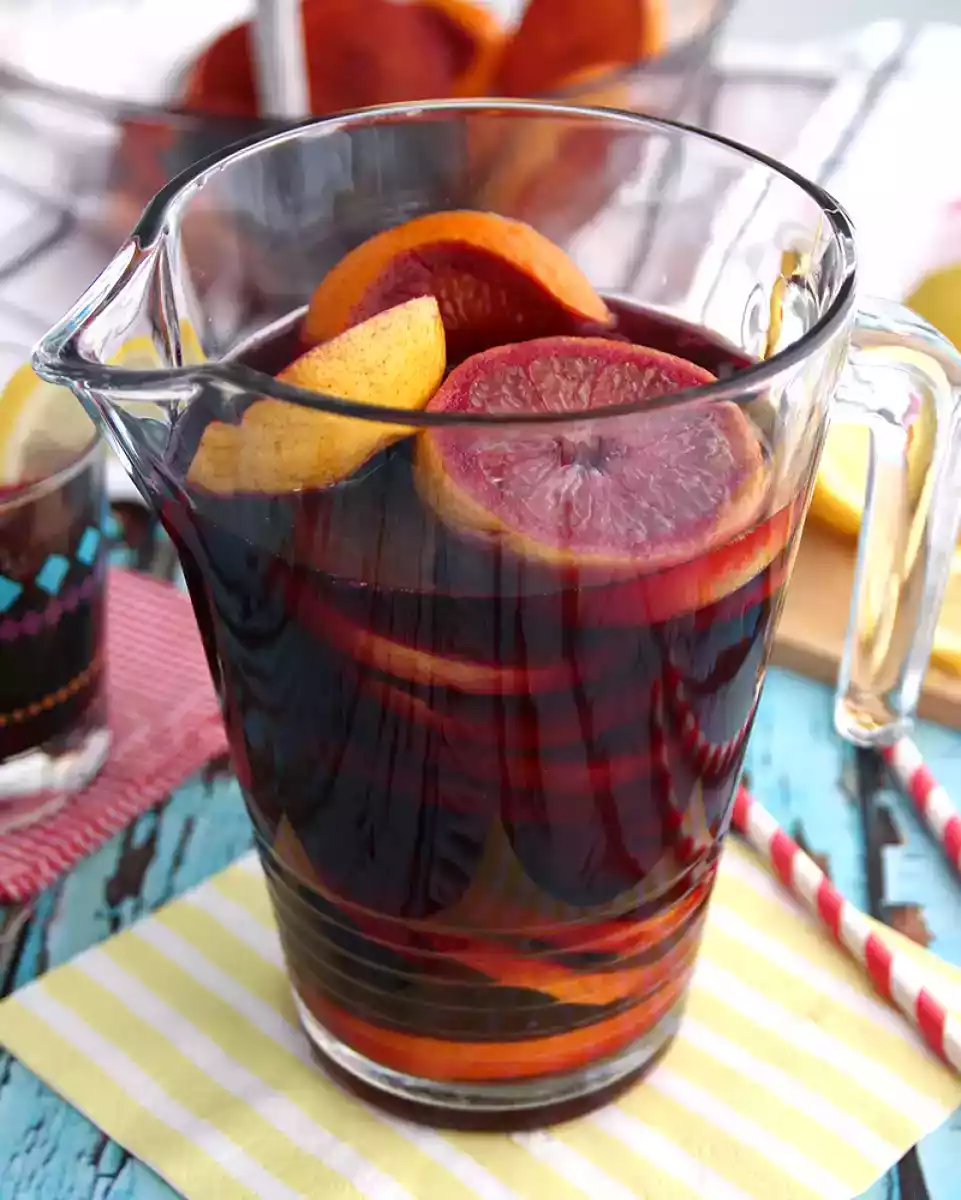 Sangria vinho tinto (clássica):