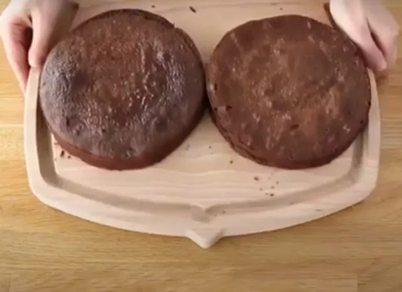 1: Faça 2 bolos idênticos