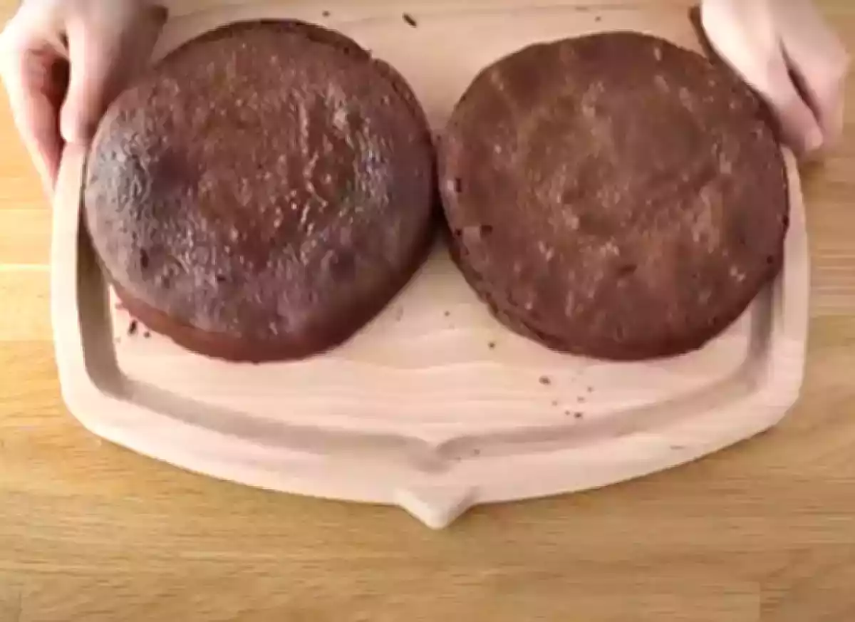 1: Faça 2 bolos idênticos