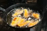 4. Excesso de óleo para fritar o peixe