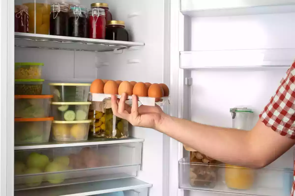 5 Alimentos que não devem ficar juntos na geladeira: saiba por quê