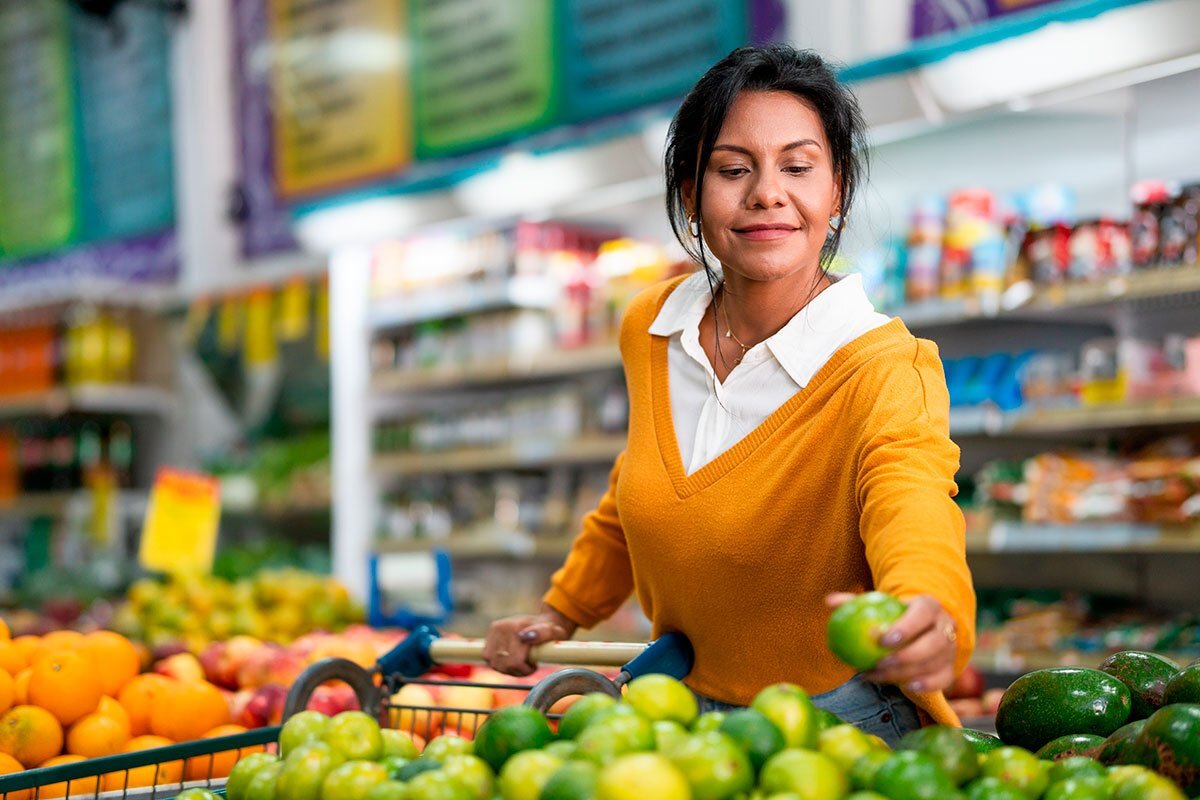 Esta vovó brasileira compartilha suas dicas infalíveis para escolher bem suas frutas