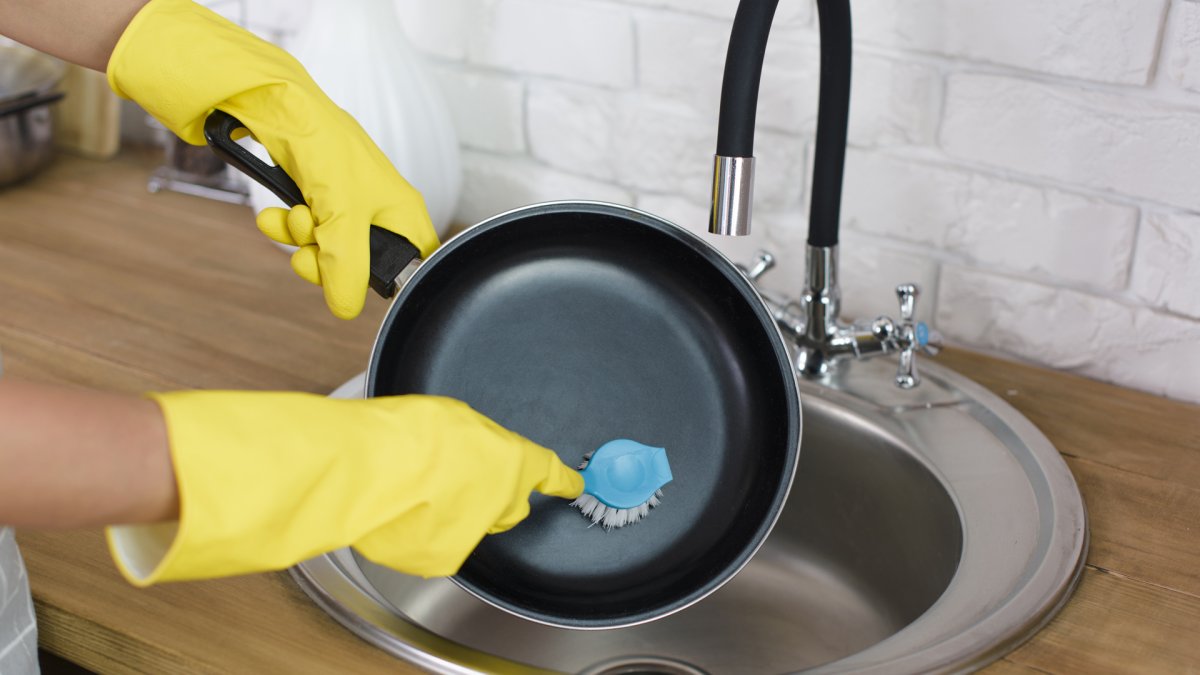 O erro na cozinha que está acabando com suas panelas