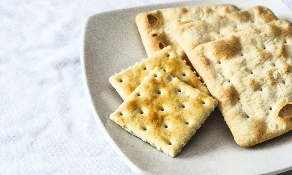 Você nunca mais vai olhar para um cream cracker do mesmo jeito depois disso