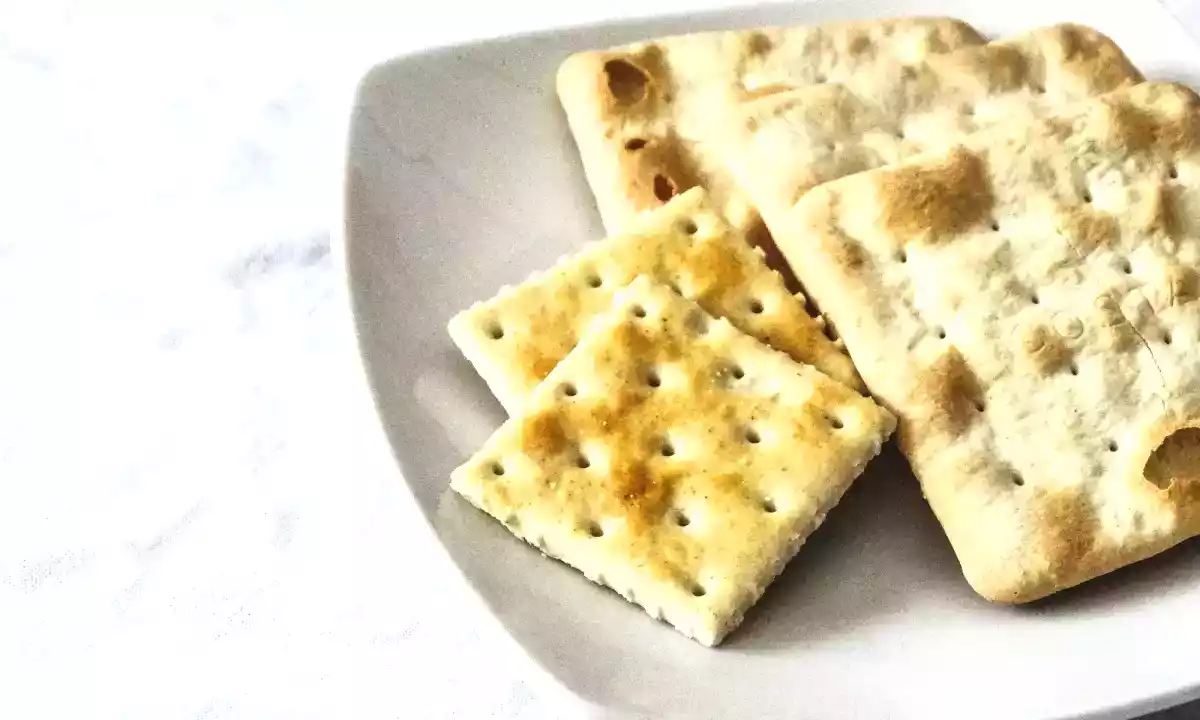Você nunca mais vai olhar para um cream cracker do mesmo jeito depois disso