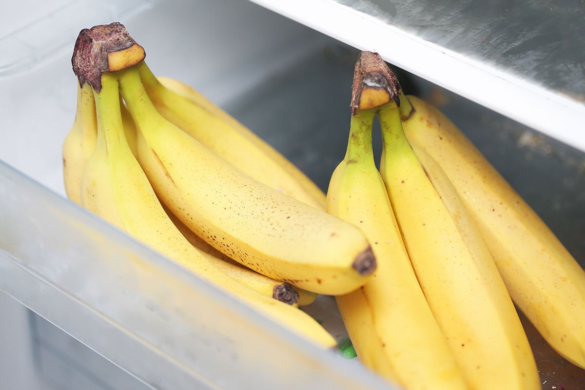 Veja como manter suas bananas frescas por mais tempo sem geladeira nem cesta, graças a esta dica simples