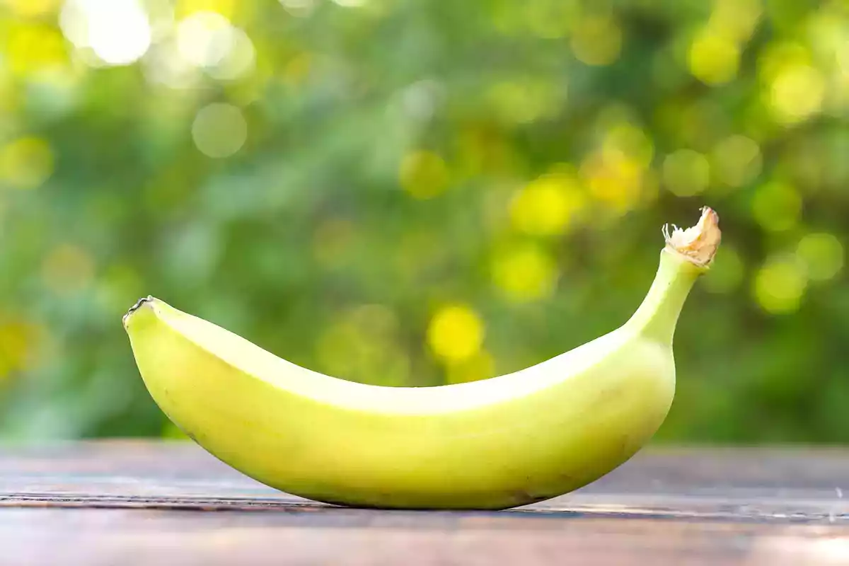 A regra de ouro para manter bananas frescas por dias e dias sem que escureçam é esta
