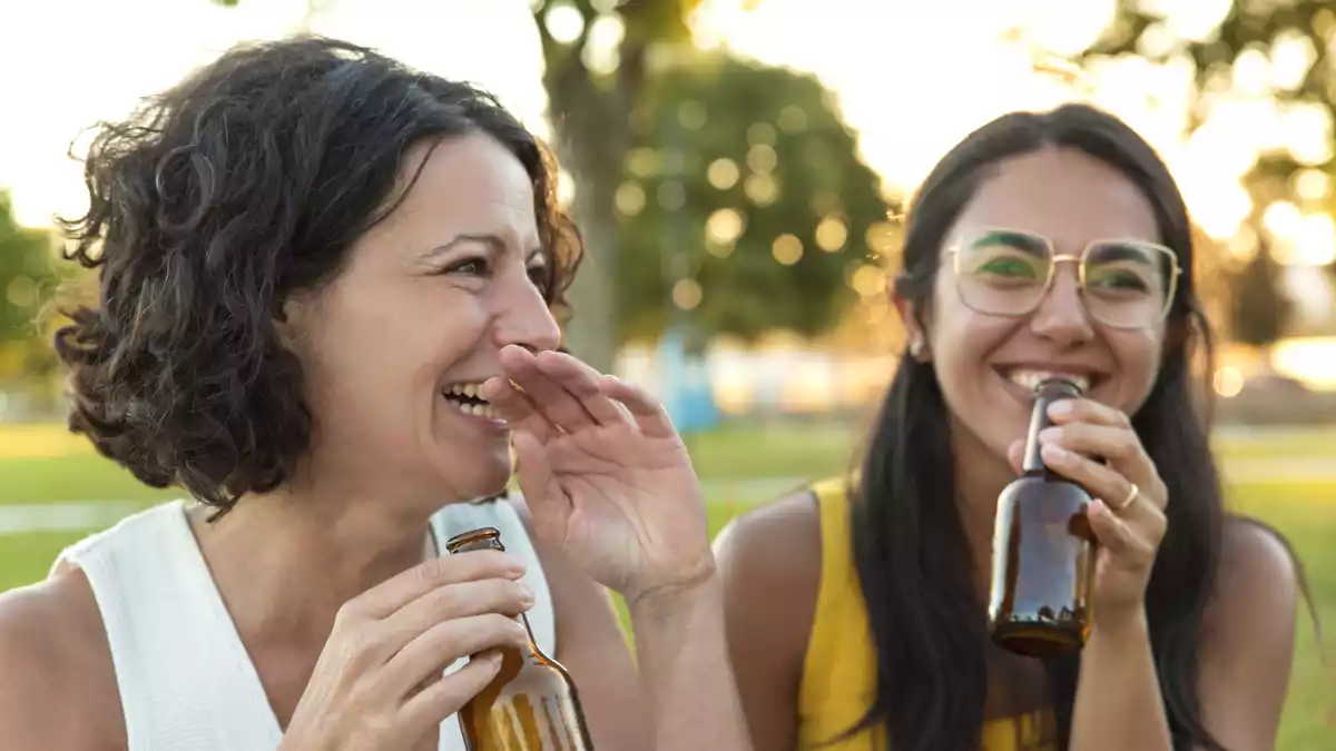 Cerveja gelada ou chá quente? O que refresca mais em dias de calor?