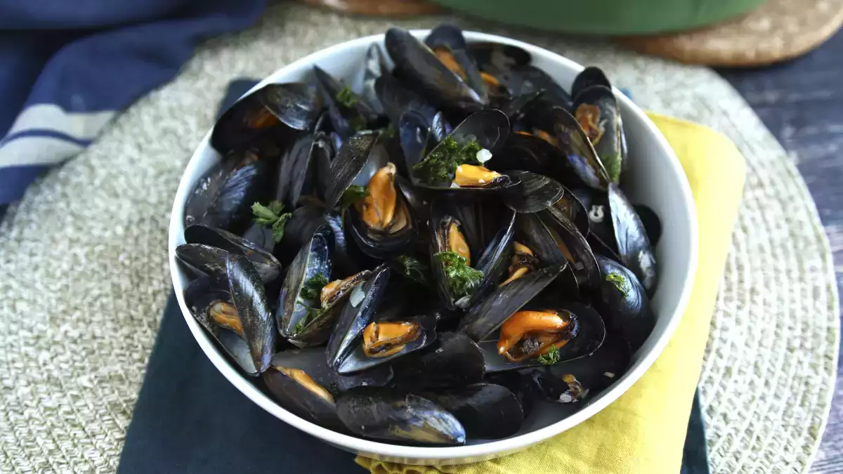Mexilhões em casa? Três etapas para limpá-los (bem) antes de cozinhá-los