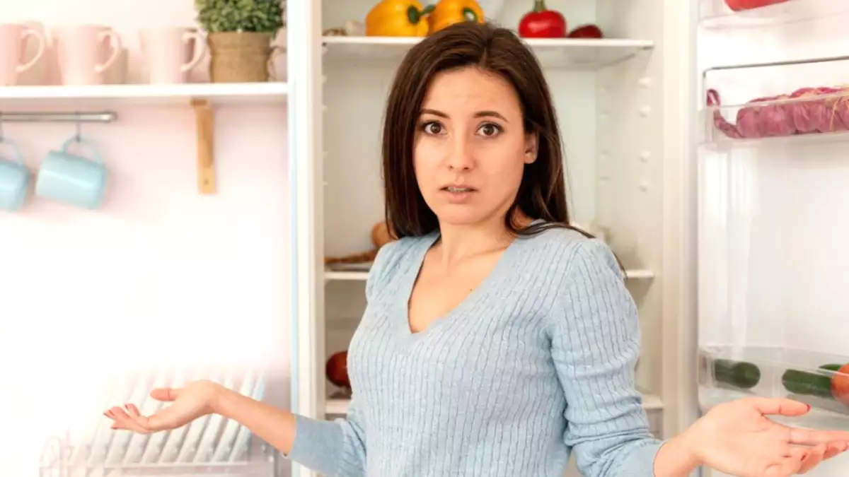 Você guarda comida quente na geladeira? Cuidado: o risco para sua saúde (e para sua geladeira) é real!