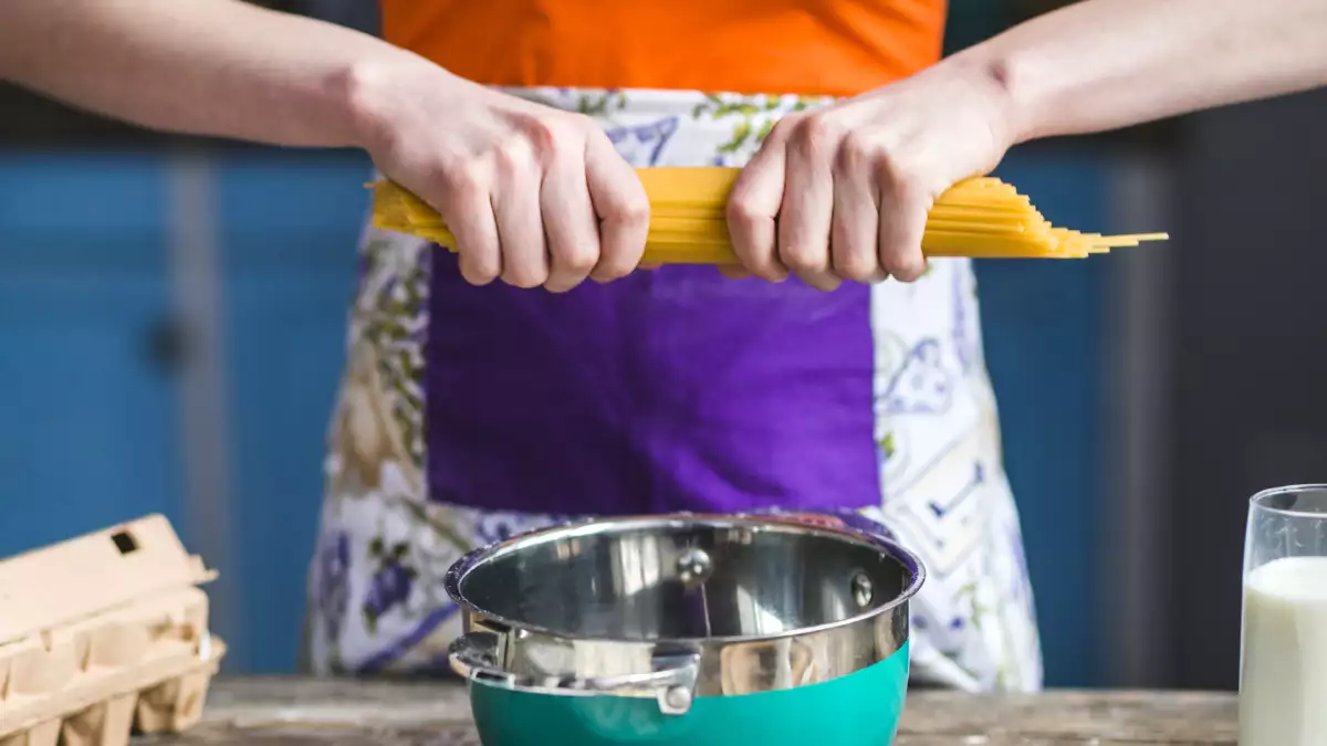 Coisas que fazemos com macarrão que fariam um italiano chorar
