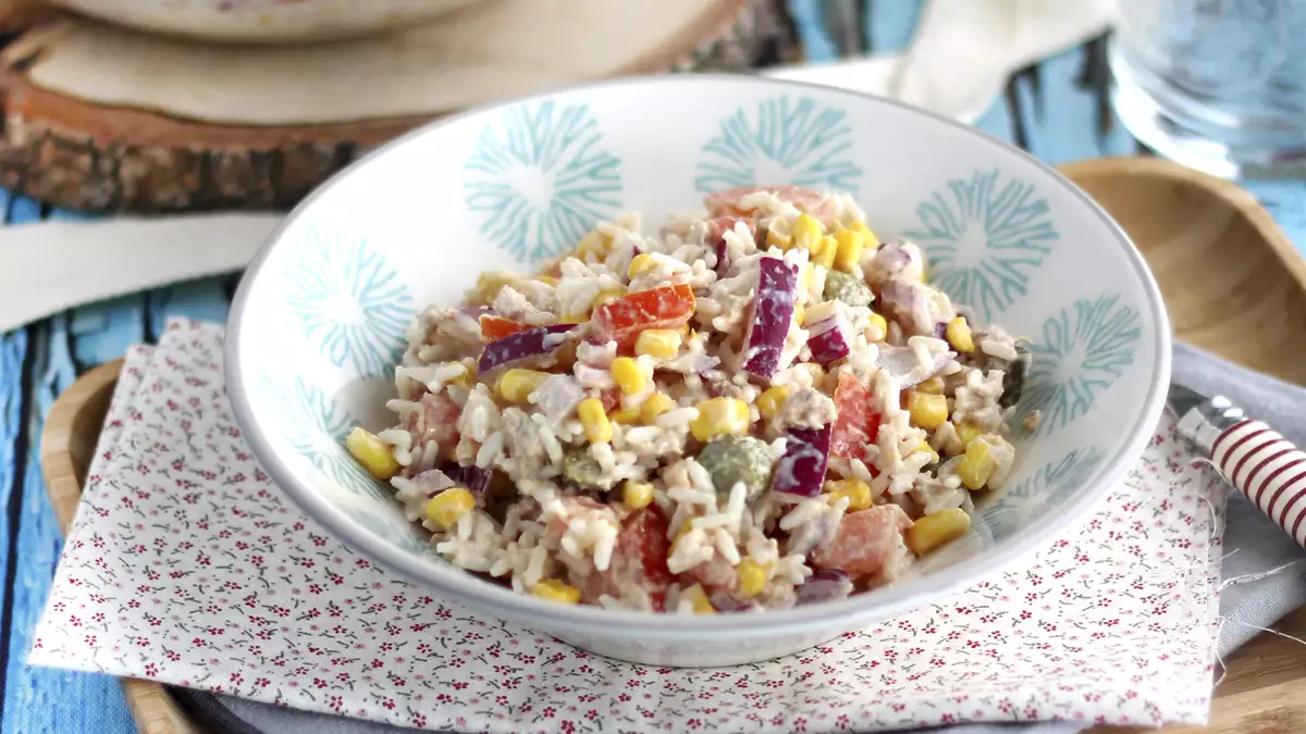 7 receitas de salada de arroz para renovar seus cardápios de verão
