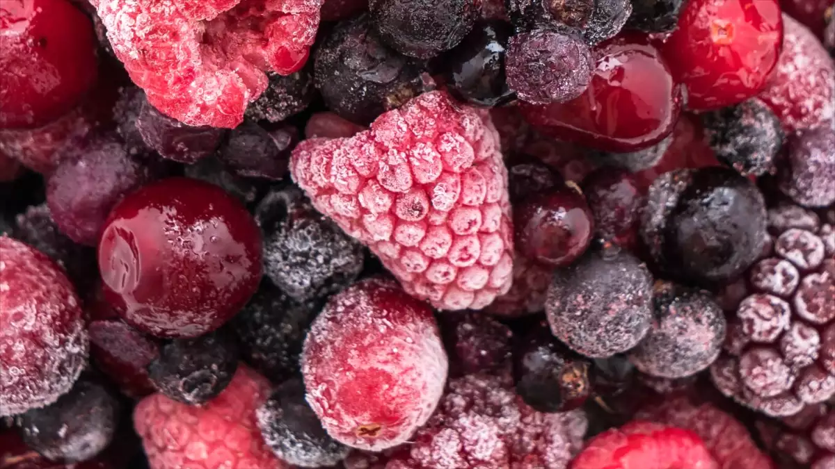 Congelar frutas desse jeito muda tudo (e ninguém fala sobre isso)