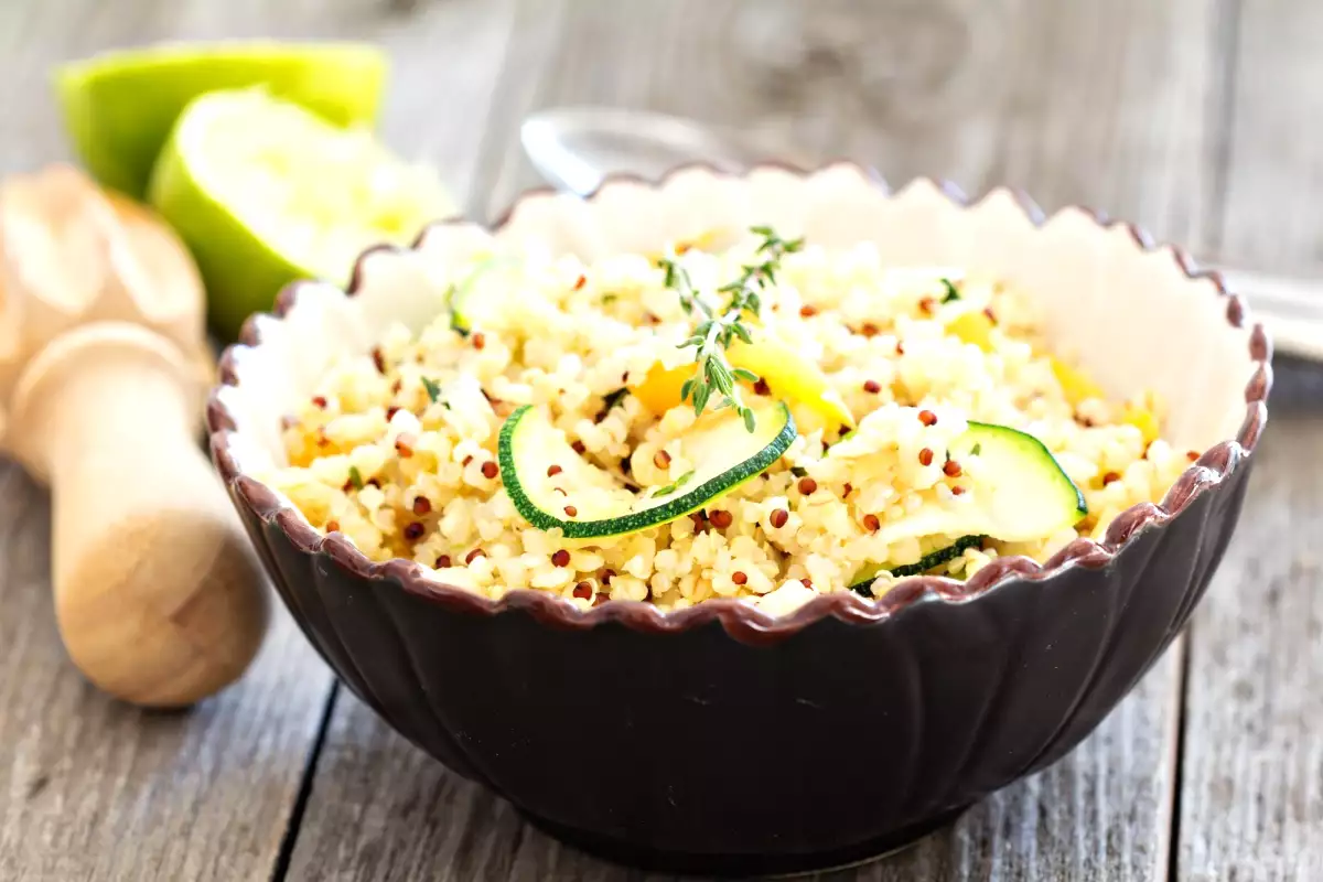 Como deixar o arroz com cara de prato de verão? Um truque simples muda tudo