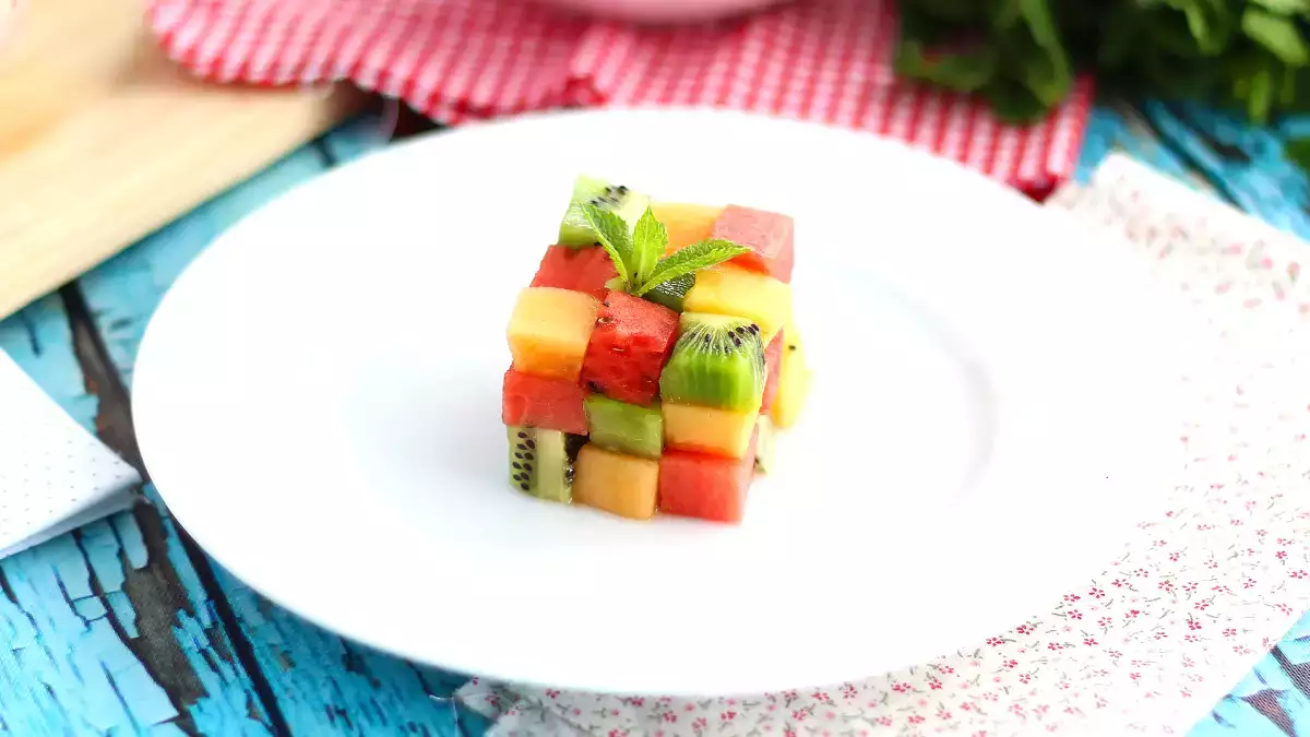 A salada de frutas criativa que conquistará seus convidados no verão!
