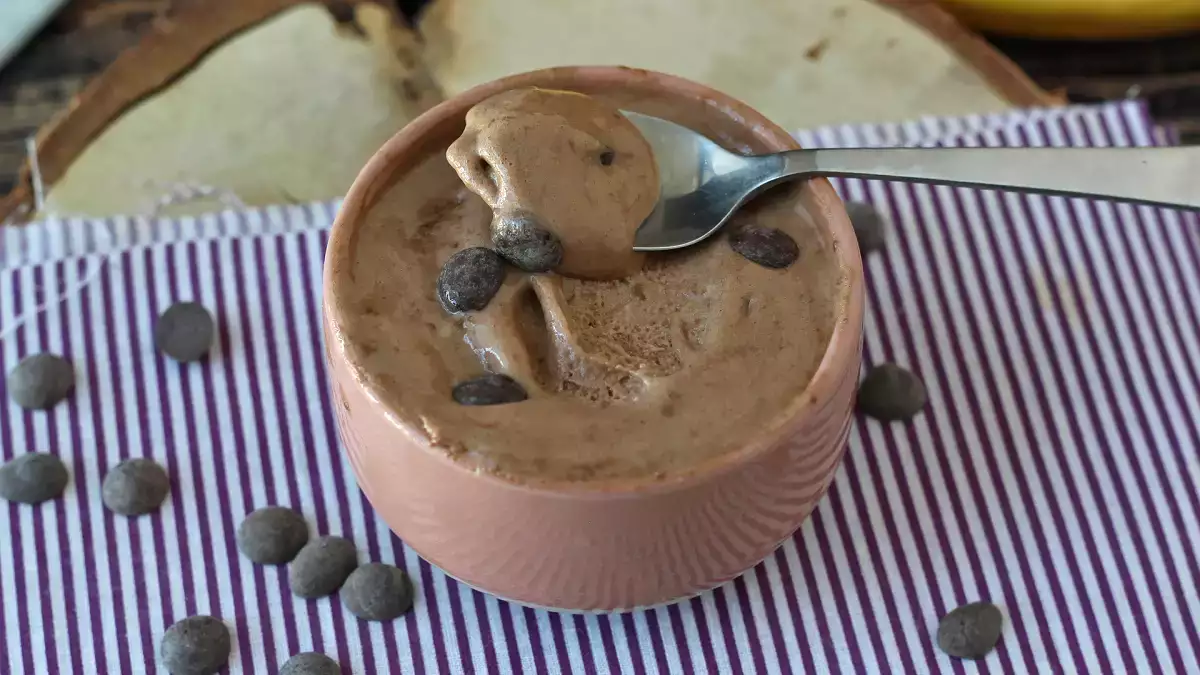 6 receitas de sorvete sem adição de açúcar para aproveitar o verão sem culpa