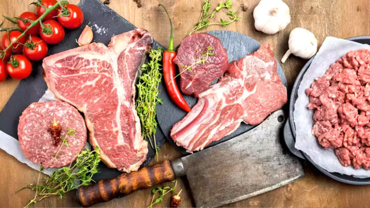 Por que a carne precisa sair da geladeira antes de cozinhar (e o tempo exato para isso)