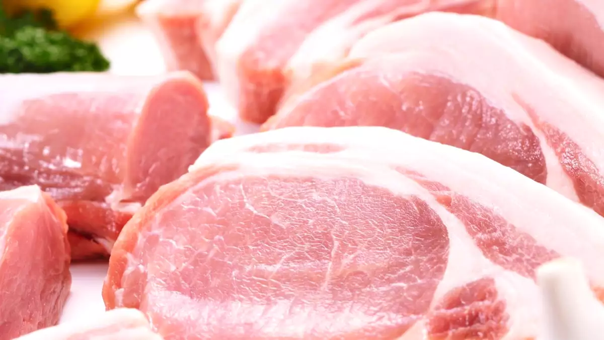 Carne de porco rosa: ela é realmente arriscada para sua saúde?