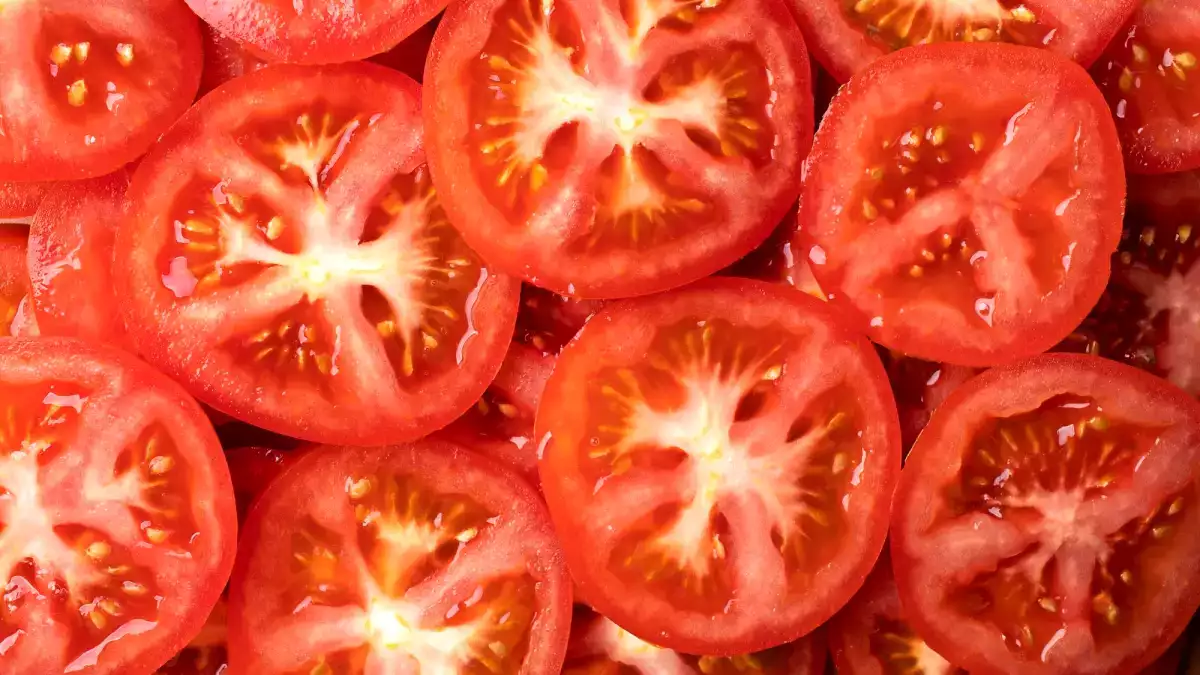 O que ninguém te conta sobre tirar as sementes do tomate